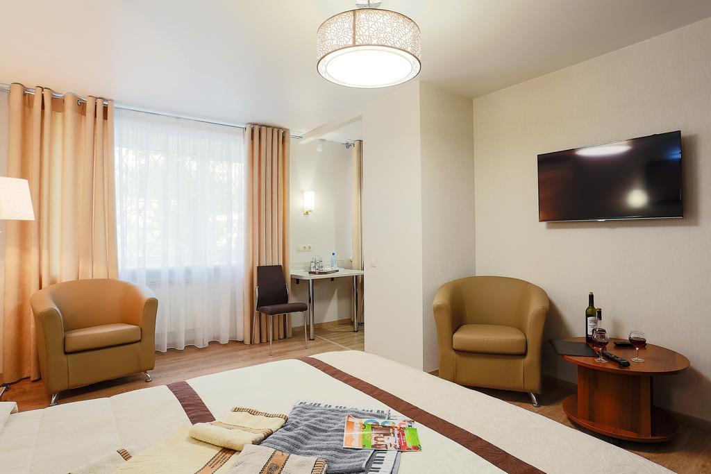 Apart-Hotel Vegus Уралск Стая снимка