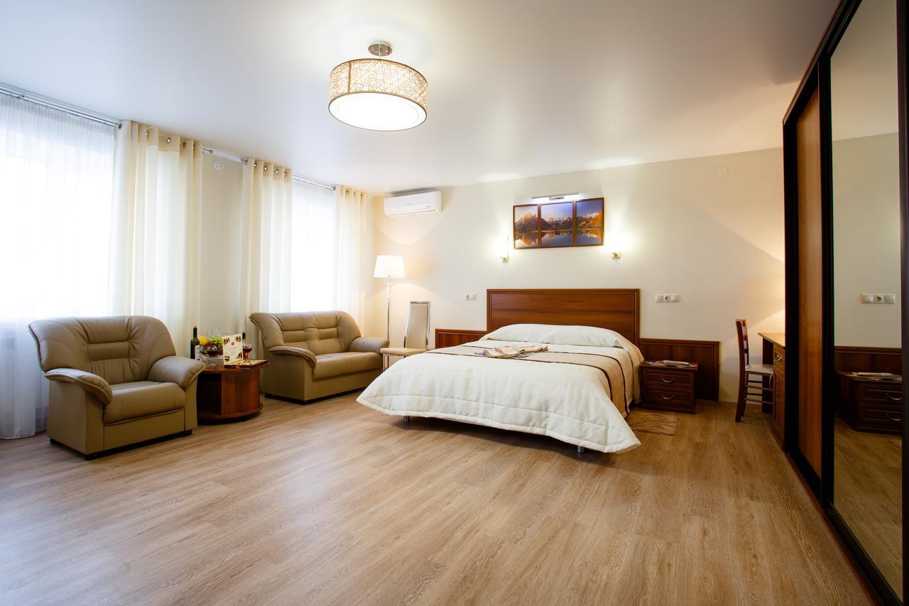 Apart-Hotel Vegus Уралск Екстериор снимка